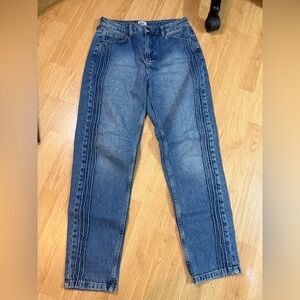 BDG Mom Jeans - Size 28x32